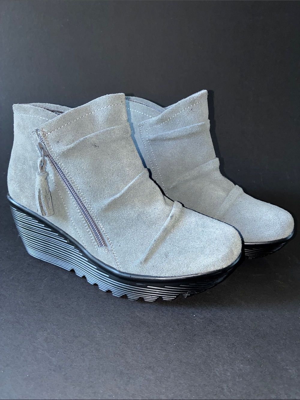 Sketchers Suede Booties - size 7